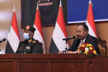ارتش سودان به حمدوک در تشکیل کابینه آزادی کامل داد